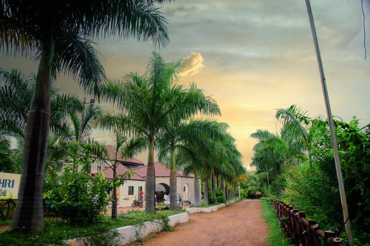 Sterling Banashree Badami Hotel Exterior photo