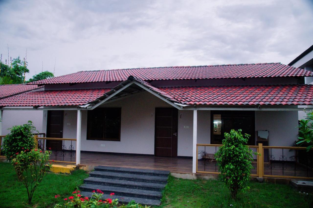 Sterling Banashree Badami Hotel Exterior photo